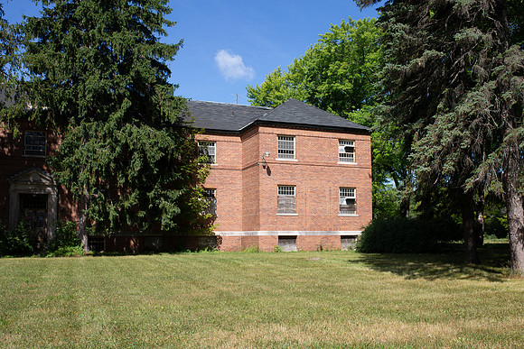 3 Lg Boys Dorm E-Side - Right View
