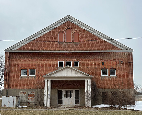 Gymnasium#33-East