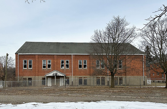 Gymnasium#33-South