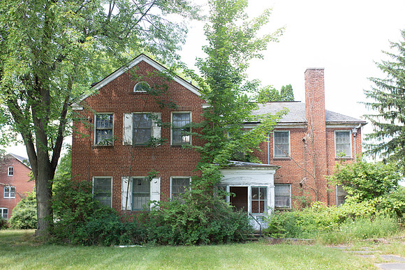 32 Super Bldg - East Side
